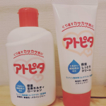 長女も次女も使っているアトピタ。お風呂上がりに塗ってお肌もしっとりです✨冬は乾燥するし、次女も新生児特有の薄皮が剥けて来ているのでちゃんと保湿しないといけないですね😂今義実家に&hellip;のInstagram画像
