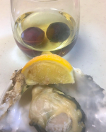 ・heno heno の冷凍ピオーネ🍇500g &yen;2,000ひと粒づつ冷凍されたピオーネ🍇私は夕飯の支度をしながら、白ワインのアクセントで楽しんじゃってますぅ😘味見もしつつ、優雅な準備&hellip;のInstagram画像