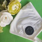 マスク生活はもはや日常となりましたね😌私は少しでもマスク生活を快適にするためにいろいろなデザインのマスクやマスクグッズを揃えています。最近はアロマdeマスクというマスクシールを貼って本格アロマの香り&hellip;のInstagram画像