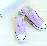 紐なしスリッポンスニーカー💜💜💜ラベンダー💜内側に隠しゴムがついていて、見た目はスニーカー、履き心地はスリッポン✨✨✨歩きやすい〜届いた時、あれ？紐ないんだけど、、、。欠陥品？と思って&hellip;のInstagram画像