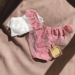 ..ニッセン u0040nissen_inner_official さんのふんどしショーツをお試しさせてもらったよー💫総レースめちゃくちゃ可愛いの🥺🤎ホワイトとピンクの2枚組。ショ&hellip;のInstagram画像