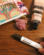 　　﻿顔のパーツの中でも唇は皮脂腺がなく﻿角質層が薄いため乾燥するのは当たり前﻿﻿そして一生のうちに女性がリップを食べてしまう本数﻿最低でも7本以上と言われているそうな😲💦﻿&hellip;のInstagram画像