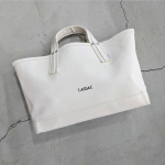 ☺︎T-ASSACのトートおかわ💕パーカーも可愛いし欲しい🥺ブラックとホワイトデザイン違うけどどっちも可愛い〜🥰...#tassac  #assacdenim #oka&hellip;のInstagram画像