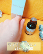 アンドシームさんのホワイトラッシュVセラム30✨くすみやシミが気になる大人肌に、専門的で上品な美白スキンケアを提供するのがこの『ホワイトラッシュ』シリーズ。ハイドロキノンの美容液も有名&hellip;のInstagram画像