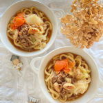 上の娘ちゃんが作ってくれた朝ごはん𓎩キンレイ(@kinrei_fan )の冷凍うどんはお水もいらないし、具も入っているので、封を開けたらお鍋に入れるだけ！小4の娘ちゃん、裏の説明を読ん&hellip;のInstagram画像