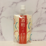 「白肌になれる！」と話題の酒粕パックを使ってみました✨テクスチャーはねっとり濃厚で、ジェリーのようなものが入っていました。噂通り肌のトーンがワントーンあがり、すべすべ肌になりました🥺💗&hellip;のInstagram画像