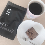 最近ハマってるチャコールコーヒー☕️@c_coffee_official ・家で仕事するときに欠かせないコーヒー。だからこそついついカフェインの過剰摂取しがち😇そんなときに出会&hellip;のInstagram画像