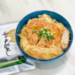 今日の#ひるごはん #ニッコーフーズコーポレーション 様の#豊の天然だし を使用して、カツ煮丼🍲にしました👌かつお節、いわし煮干し、さば節、昆布、椎茸、焼あごに少量の讃岐食塩と本醸&hellip;のInstagram画像