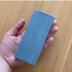 ペリカン石鹸　泥炭石大きな石鹸なので、1ヶ月近く使いましたが全然減りません🤣朝洗顔に使うととてもさっぱりして化粧ノリも良くなるのでさわやかに一日をスタートできます。#泥炭石 #毛穴&hellip;のInstagram画像