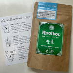 サンプルを頂きました😊TIGERさんの有機生葉ルイボスティー三角のティーパックで茶葉が出やすい設計茶葉は緑っぽいんだけどお湯を注ぐと緑&rArr;赤いルイボスティーが出てきます&hellip;のInstagram画像