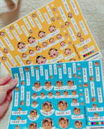 🧢🎒✨﻿#保育園準備﻿﻿またまた可愛いお名前シール発見💓﻿早速モニターさせていただきました♪﻿﻿自分の顔をシールにしちゃうと、﻿文字の読めない子でも﻿自分の物ってすーー&hellip;のInstagram画像