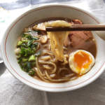 ラーメン食べて痩せる？🍜麺に絡むくらいの濃厚スープなのに超低カロリーな青汁ラーメンスープ@fabius.jp 青汁の成分をラーメンのスープへ取り入れた新定番のダイエット補助食品☆.&hellip;のInstagram画像