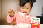 ♫♫.びろーん✨.フィンランドで人気の発酵乳「ホームメイド　ヴィーリー」をお試しさせて頂きました☺️.牛乳にヴィーリ1パックを加えて、室温に置くだけ、約1日でヴィーリが出来&hellip;のInstagram画像