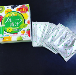 《おいしいフルーツ青汁》＋21種の野菜　国産大麦若葉使用国産大麦若葉に、乳酸菌・酸素・ケール、ブロッコリーなどの21種の野菜と、イチゴ、リンゴ、ブドウなどの75種の植物発酵エキスが入ってい&hellip;のInstagram画像