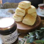 気分はイギリス🇬🇧❣️﻿﻿ここ最近ハーリーポッターシリーズを見続けていたら、イギリスに行きたくてたまらなくなっているSachieです😊﻿﻿料理するたびに菜箸持って エクスペクトパトロー&hellip;のInstagram画像