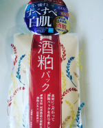 酒粕と言う事でお酒の匂いがするかなとが気になったけどほんのり香ってくるくらいです。シートよりしっかり顔に密着してパック出来るので嬉しいです✨しっとり感が続いて乾燥肌の私にはぴったりでした&hearts;&hellip;のInstagram画像