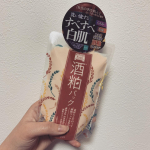 .《ワフードメイド 酒粕パック》.いろんな人たちがオススメしている酒粕パック、使ってみた✌🏻😉.日本酒を作る時に出る酒粕から抽出した酒粕エキス配合で、結構日本酒の匂い強め🍶&hellip;のInstagram画像