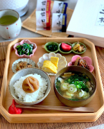 2021.2.23 🎌 火曜日〜〜〜こんにちは☻⚑︎⚐︎ちまちました残りものと美味しい梅干しで休日の遅い朝ごはんをいただきました。・梅干し（紀州南高梅・二梅）&hellip;のInstagram画像