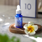・【プラスピュアVC10】・・プラスピュアVC10はピュアビタミンＣを10%配合した美容液。くすみや乾燥による小じわ、毛穴の開きが気になる時に、数滴。開&hellip;のInstagram画像
