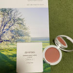 ダマスクローズチークをお試しさせていただきました😋農薬を使用せずに大切に育てられた国産ダマスクローズの花びらを乾燥させ、オーガニックのアルガンオイルの中に漬け込んだインフューズドローズオイルを&hellip;のInstagram画像