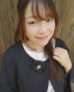 #ニッセン のフォーマルウェア❤可愛いボレロ型のジャケットと白のレースのブラウスがパンツスーツのかっこいいところに可愛さをプラス🥰🧡コサージュもコンパクトで上品で可愛い😄🙌最近ムチムチ&hellip;のInstagram画像