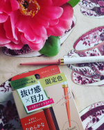 イベリスピメル クリームシャドウライナー　限定2色マスク生活のなか目元メイクで決まりますよね抜け感ラインでナチュラルなのに目力ばっちりな締め色シャドウアイライナー肌&hellip;のInstagram画像