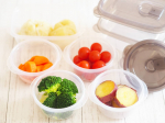 【LOHACO限定電子レンジ対応 スマートフラップ 保存容器 】﻿﻿下の子の離乳食で﻿手づかみ食べが始まった今﻿凄く重宝しているのが﻿炊飯器で作る温野菜。﻿﻿作った温&hellip;のInstagram画像
