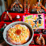 🎎ちらし寿司🎎*五目ずしの素をモニターさせていただきました🐟ご飯に混ぜるだけで、すぐにちらし寿司が作れます😋*あとは、お造りの短冊をカットして並べていけば、あっという間に豪華なちら&hellip;のInstagram画像