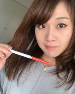 春メイク🌸まだまだ寒いですが、春を感じれる日が増えてきましたねお出かけはまだなかなか出来ないけど、メイクだけは楽しみたい♡イベリスピメル クリームシャドウライナーの限定色が&hellip;のInstagram画像