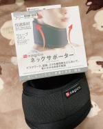 magicoさん(@magico.store )の｢ネックサポーター｣を使わせていただきました。過去に停車中に突っ込まれ、首の鞭打ちをしたせいなのか、スマホ首なのか、元々ストレートネックだ&hellip;のInstagram画像