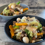 #お休みお昼ご飯プロジェクト &rarr;もはやただのお昼ご飯リストお仕事前のお昼ご飯は簡単にかた焼きそば。しかし麺の袋には「長崎風皿うどん」と書いてあって、どちらが正解なのかしら🤔冷蔵庫整理も&hellip;のInstagram画像