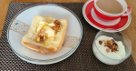#食パンで#おうちご飯 #ハニートーストと#コーンマヨパンサラダは、水菜、ゆで豚、お豆腐で。ヨーグルトには、いただきものの#グラノーラを。ハニートースト&hellip;のInstagram画像