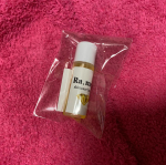 #Ra.mera という美容オイルを使ってみました✨.#お風呂あがり に塗り塗り🧖&zwj;♀️.手に出すときはポタポタ垂れてきますが、塗って広げた時はテクスチャー重めです！#マッサージ &hellip;のInstagram画像