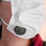 花粉が辛いです🤧最近は布マスクと不織布マスク重ね付けして過ごしてる😜少しでも花粉ブロック✋.&rdquo;アロマdeマスク&rdquo;😷不織布マスクにも付けられるし、花粉が辛い今は香りでリフレッシュ出来&hellip;のInstagram画像