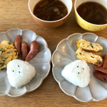 朝ごはん✳︎塩むすびでおはようございます☀@amashiostudio_ako #天塩しおむすび#monmarche #野菜をMOTTO #野菜をもっと #スープ #レンジ #&hellip;のInstagram画像