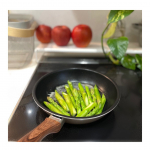 LOHACO📦...ちょっと炒めたいなーって時にあると便利な軽量フライパンはLOHACOのもの🍳本当にめっちゃ軽くて驚くレベル🥺手が疲れちゃう女性にオススメですよ！！&hellip;のInstagram画像