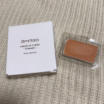 今回こちらのチークを使ってみました。ハイビスカスのチークです🌺オーガニックのチークです。パウダリーなので乾燥するかなと思いますがこちらは乾燥から肌を守ってくれるそうです。パウダリーです&hellip;のInstagram画像