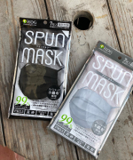 やわらかな肌触りと上質な艶感スパンレース製法の不織布マスク&rdquo;SPUN MASK&rdquo;（スパンマスク）のシックカラー、グレーとブラックを使ってみました個包装&times;7枚入りこの2色&hellip;のInstagram画像