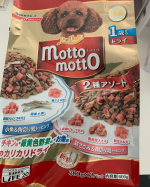 国産のおいしいギュッカリフードmotto mottoお試しさせていただきました！Mダックス2匹がいるのですが魚が大好きなので小魚入りのドックフードたくさん食べてくれました！２種アソートなの&hellip;のInstagram画像