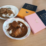 お昼御飯🍚五島の鯛で出汁をとったプレミアムな高級カレー🍛をモニターさせてもらいました✨簡単に温めるだけで美味しいカレーが食べれます。野菜はないけどゴロゴロとした&hellip;のInstagram画像