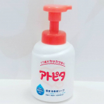 アトピタ全身保湿泡ソープ✨最近おむつかぶれがかゆそうな三男くん💦カサカサしているとお肌のバリア機能が弱まって刺激が伝わりやすくなってしまうそう&hellip;そんなときに大切なのはやっぱり保湿と&hellip;のInstagram画像