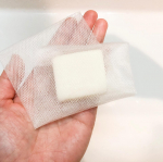 ⚪️⚪️⚪️@mutenka_okada さんのせっけん　使いはじめて1週間目のレポートをさせていただきます。親子2人で使ってもまだまだ写真①の大きさなので2〜3週間は使えそうです&hellip;のInstagram画像