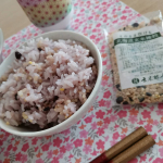 この度北海玄米雑穀をモニターさせてもらいます♡🍚いつものお米の分量に一袋いれるだけの簡単ご飯。程よい甘さともっちりとした食感🍚とても美味しかったです💕12種類の原料すべて北海道産な&hellip;のInstagram画像
