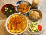 ..3/31..❀  カツ丼❀  肉団子と大根の味噌煮❀  青梗菜とキャベツのマスタードマヨサラダ❀  もやしの胡麻酢和え❀  中華スープ(お豆腐、わかめ)..&hellip;のInstagram画像