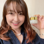 もちもちしっとりのクリームフラデヴォーチェ デュアルクリームを使い始めました。カスタードクリームみたいなリッチなテクスチャのクリームで伸びがとても良いのにベタつかないところがとっても心&hellip;のInstagram画像