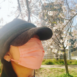 今回こちらのマスクを使ってみました☺️使用感は作りがしっかりしており、高級感があります😉それとゴムが頑丈で、ゴムが柔らかくて太くて耳が痛くならないです😆なので、肌が弱い人でも使えますね&hellip;のInstagram画像