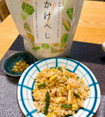 [かけべじチャーハン]ฅ^. ̫ .^ฅかけるだけ、混ぜるだけで手軽に野菜を摂れる「かけべじ」を使ったチャーハンです。かけべじ自体は「めっちゃ美味しい野菜ふりかけ」って感じです。&hellip;のInstagram画像