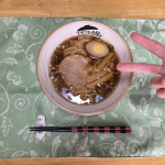 先日、モニター当選した　なべやき屋キンレイ様の「お水がいらない尾道ラーメン」を子供達に調理体験してもらいました。お水がいらないので、そのままお鍋に入れるだけ。とても簡単です‼️大きなチャーシュ&hellip;のInstagram画像