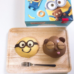 .﻿【クリスピークリームドーナツ&times;ミニオン🍩】　﻿rainbow_mamaです🌈﻿﻿もう食べた？﻿ @krispykremejapan のミニオンとのコラボ🍩﻿﻿ボブとティ&hellip;のInstagram画像