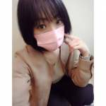 ずっと白の不織布マスクをしてるのでちょっと肌馴染みのいい色つきの不織布マスクを探してました🤗🎶でこちらの @isdg_japan  さんのマスクをお試ししてみました☝️✨私がつけている色以外にも黒とグ&hellip;のInstagram画像